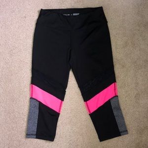 Cropped leggings by Material Girl Active